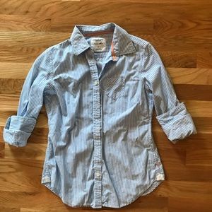American Eagle Classic Button Down Shirt